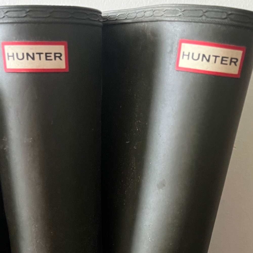 Size 9 dark green HUNTER boots